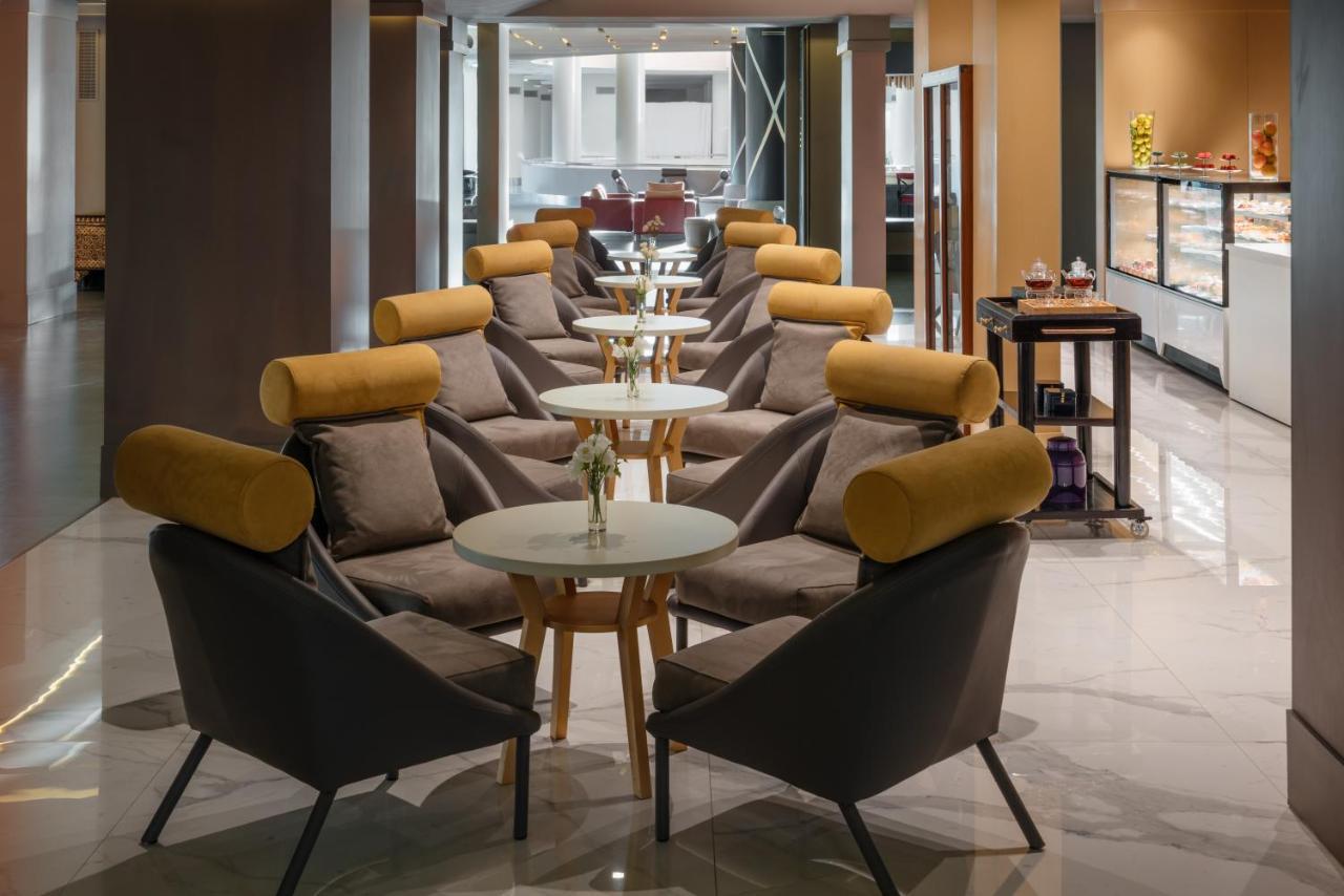 Moevenpick Hotel & Casino Malabata Tanger Tânger Exterior foto The lounge at the airport